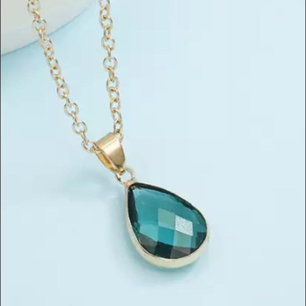 NEW!💙💎PRETTY LITTLE LIGHT EMERALD GREEN GEM!💎💙 - Picture 2 of 3
